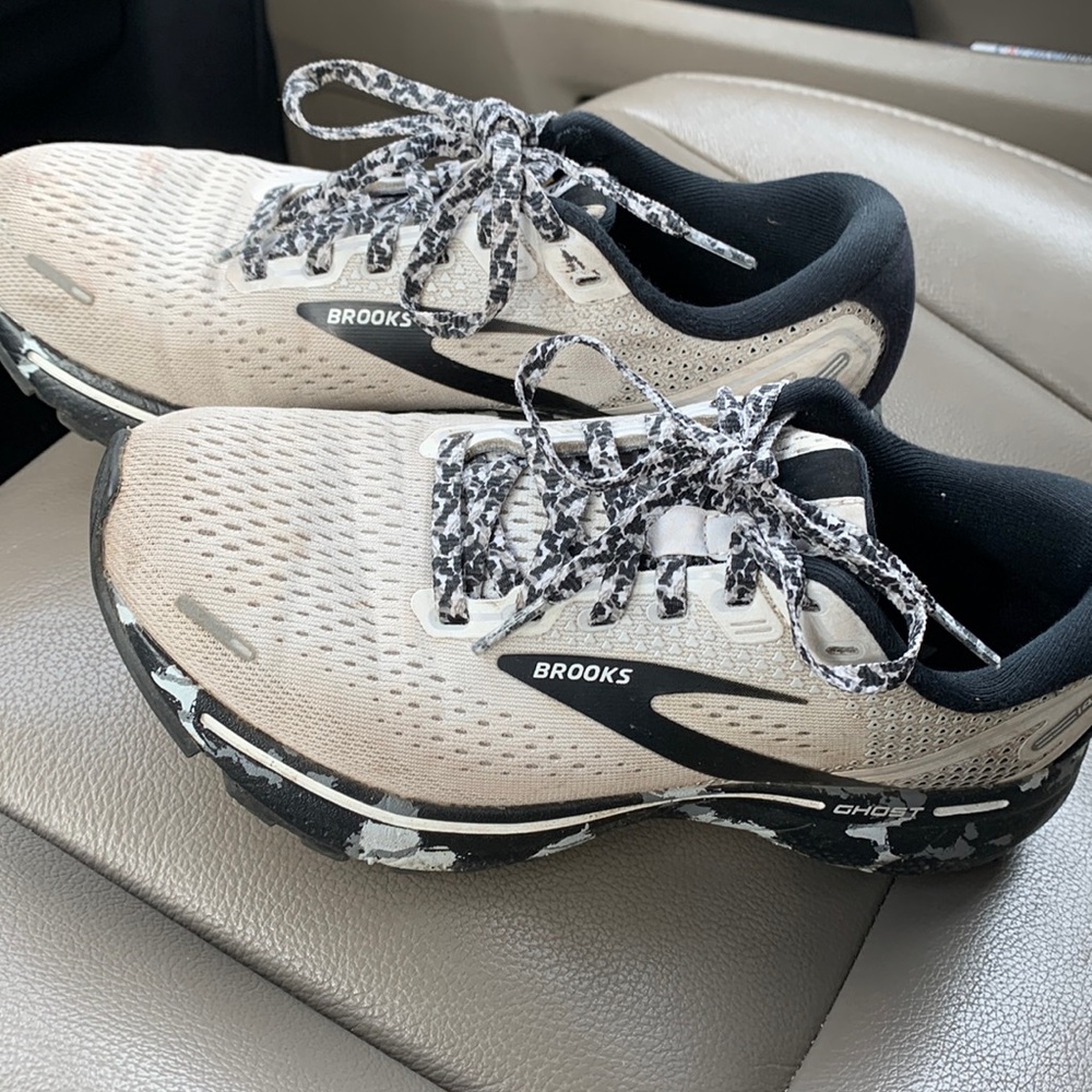Womens brooks size6
